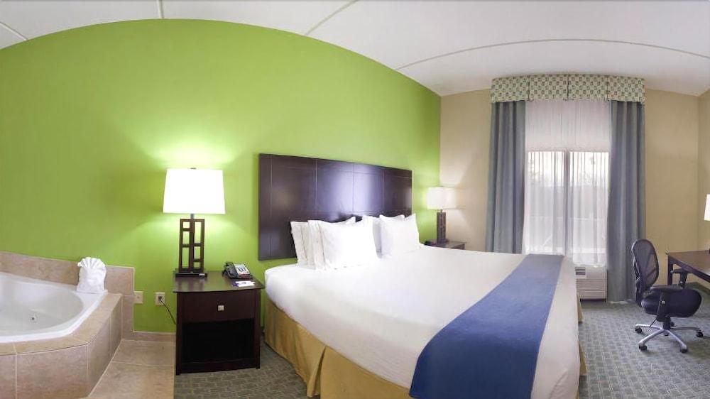 Holiday Express & South By Ihg Hotel 3*