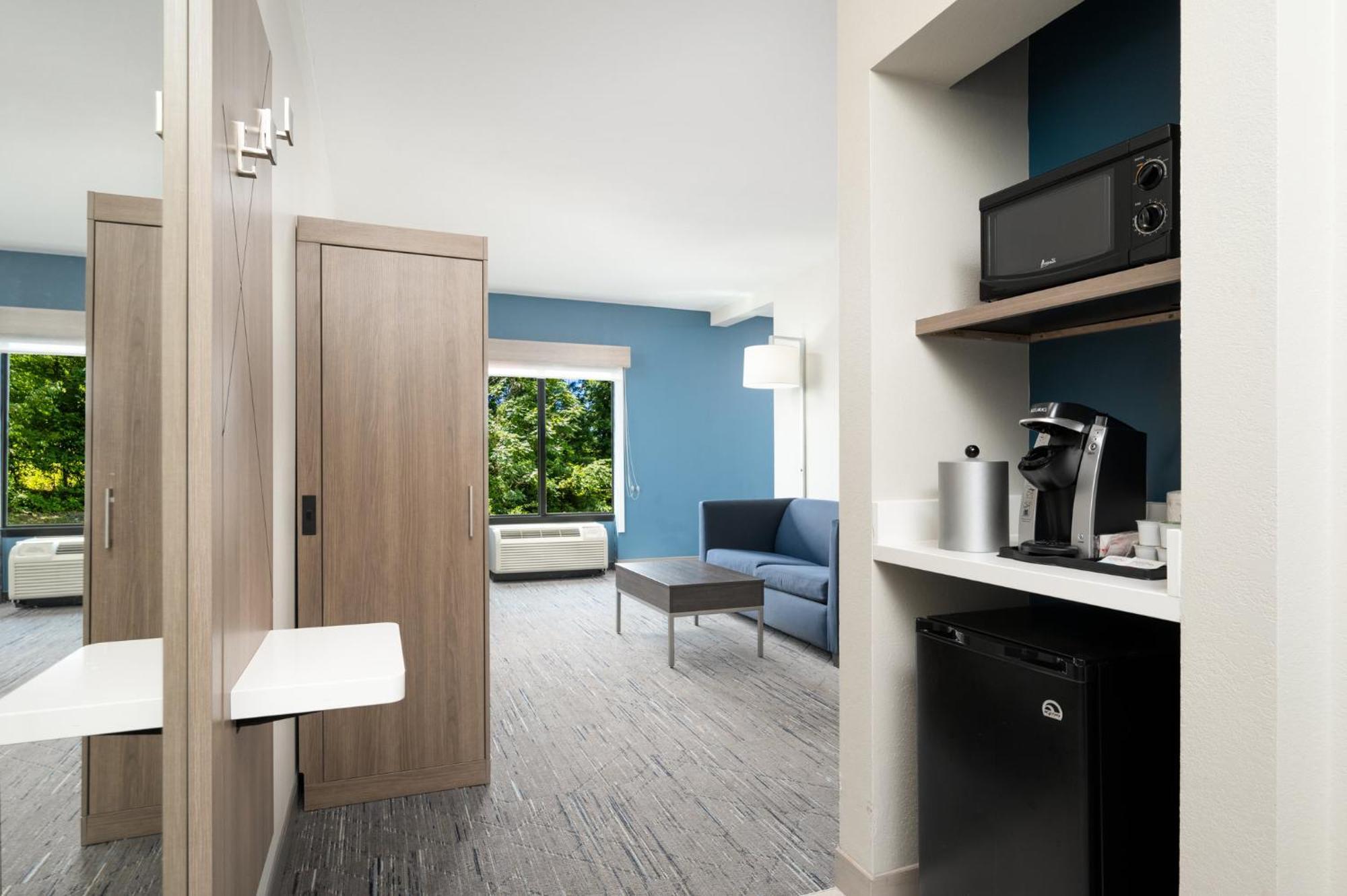 Holiday Express & South By Ihg